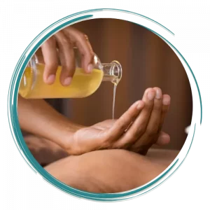 Hand mit Massageöl